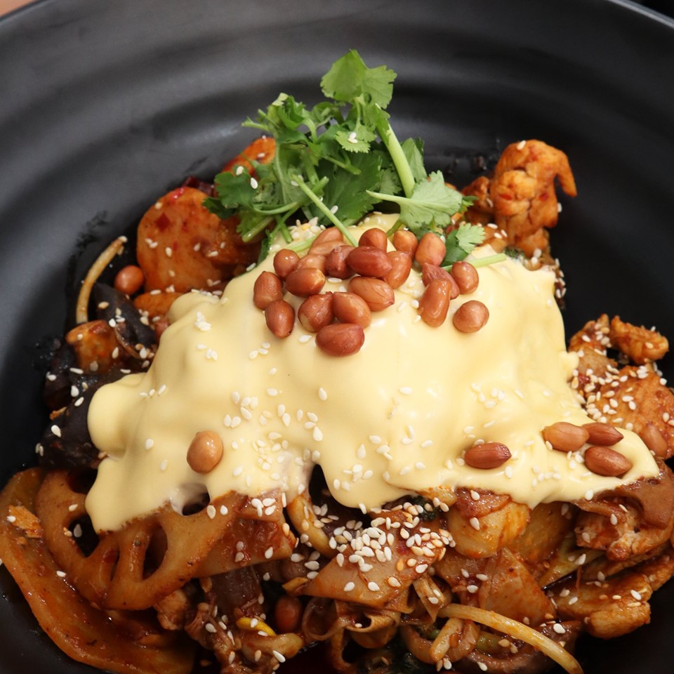 XLL Malahotpot Serves Salted Egg and Cheese Hot Pot! KL Foodie