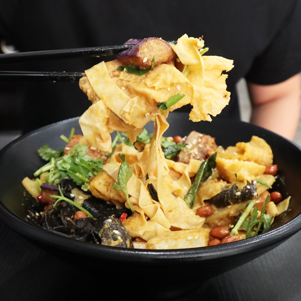 XLL Malahotpot Serves Salted Egg and Cheese Hot Pot! KL Foodie