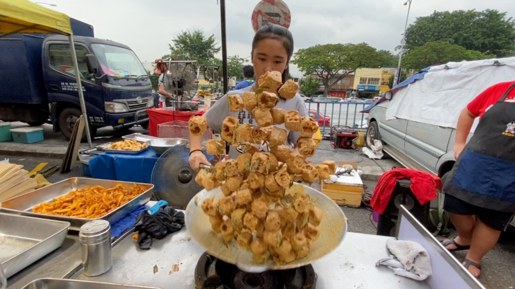 14yearold sells salted egg snacks with her family in KL's night