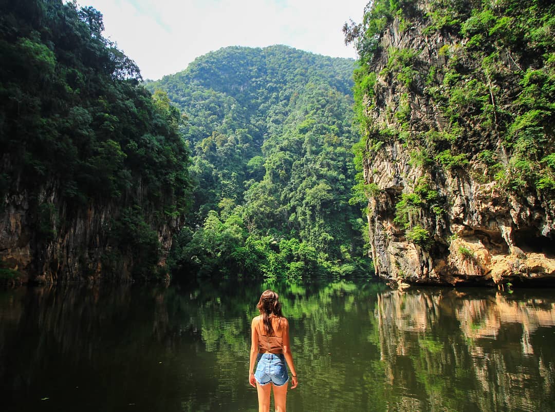 This Mirror Lake That Reflects Nature's Beauty Is An Instaworthy