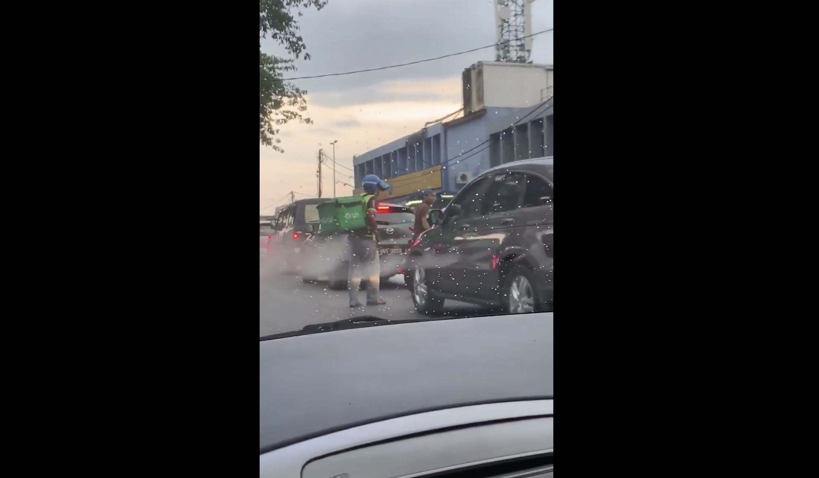 Viral Video Of Abang GrabFood Rescuing A Kitten Under The Rain Will