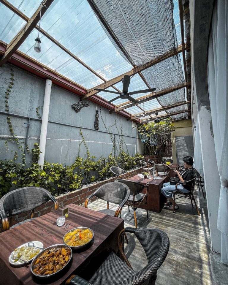 Pun Shan 半山 Cafe In Cheras Is Located On Top Of A Hill & It's The