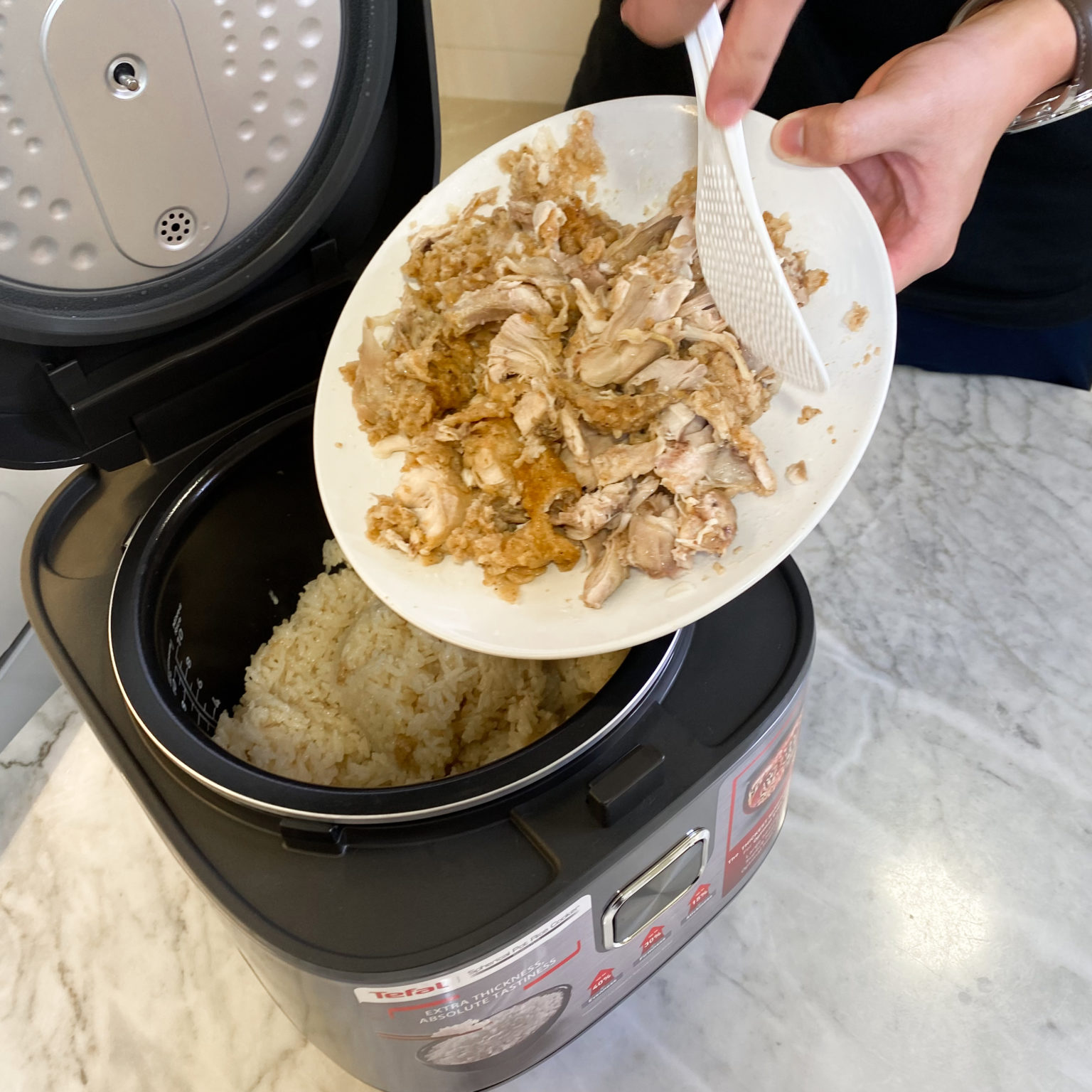 Here’s How You Can Make Famous KFC Chicken Rice With A Rice Cooker
