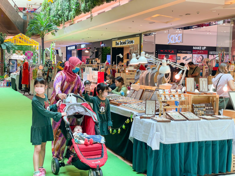 Experience the Starling's Local Raya Market, Stunning Decor, Exciting ...