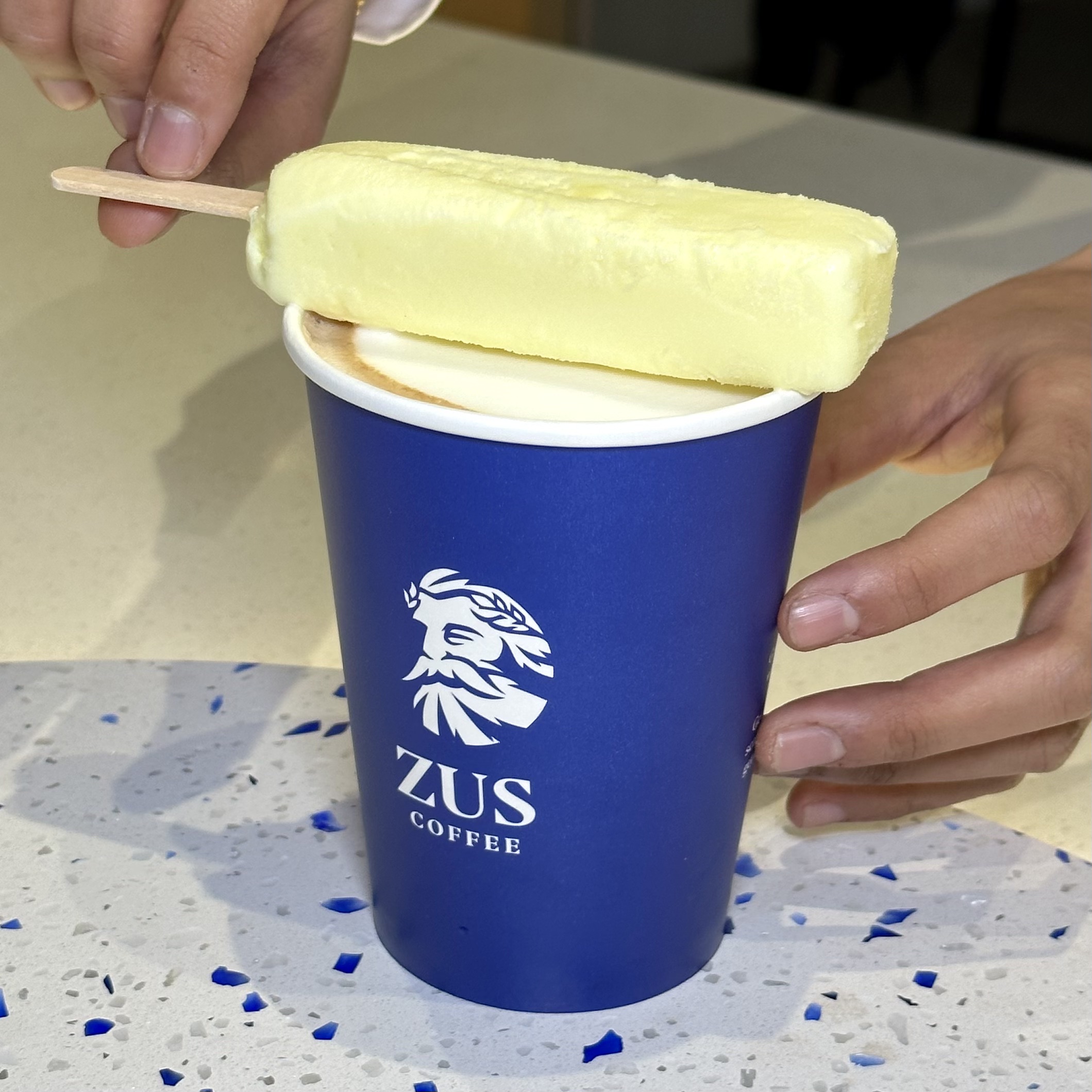 Hot Durian Potong Latte 