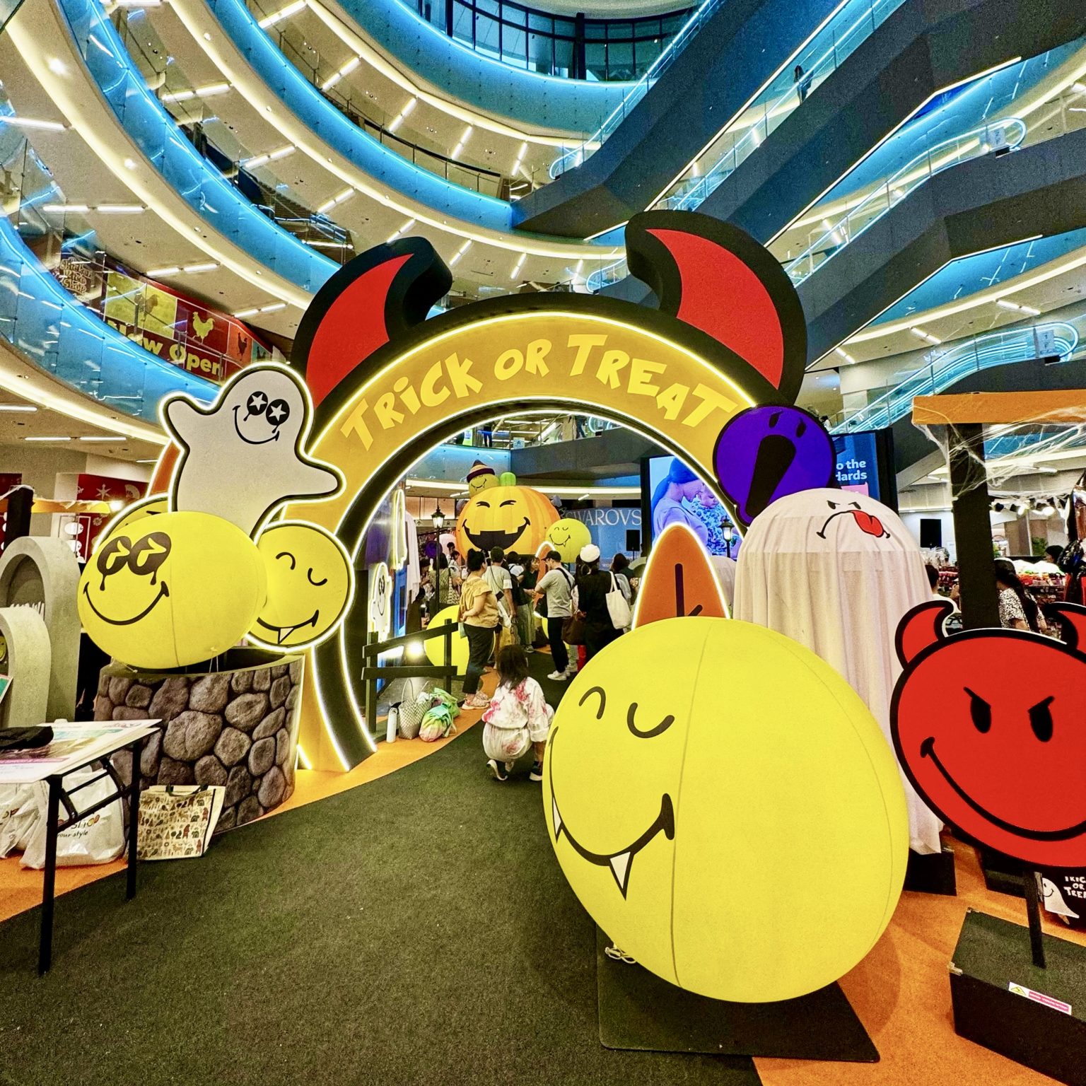 Melrose International SmileyWorld(R) Happy Halloween Ekkolight 35