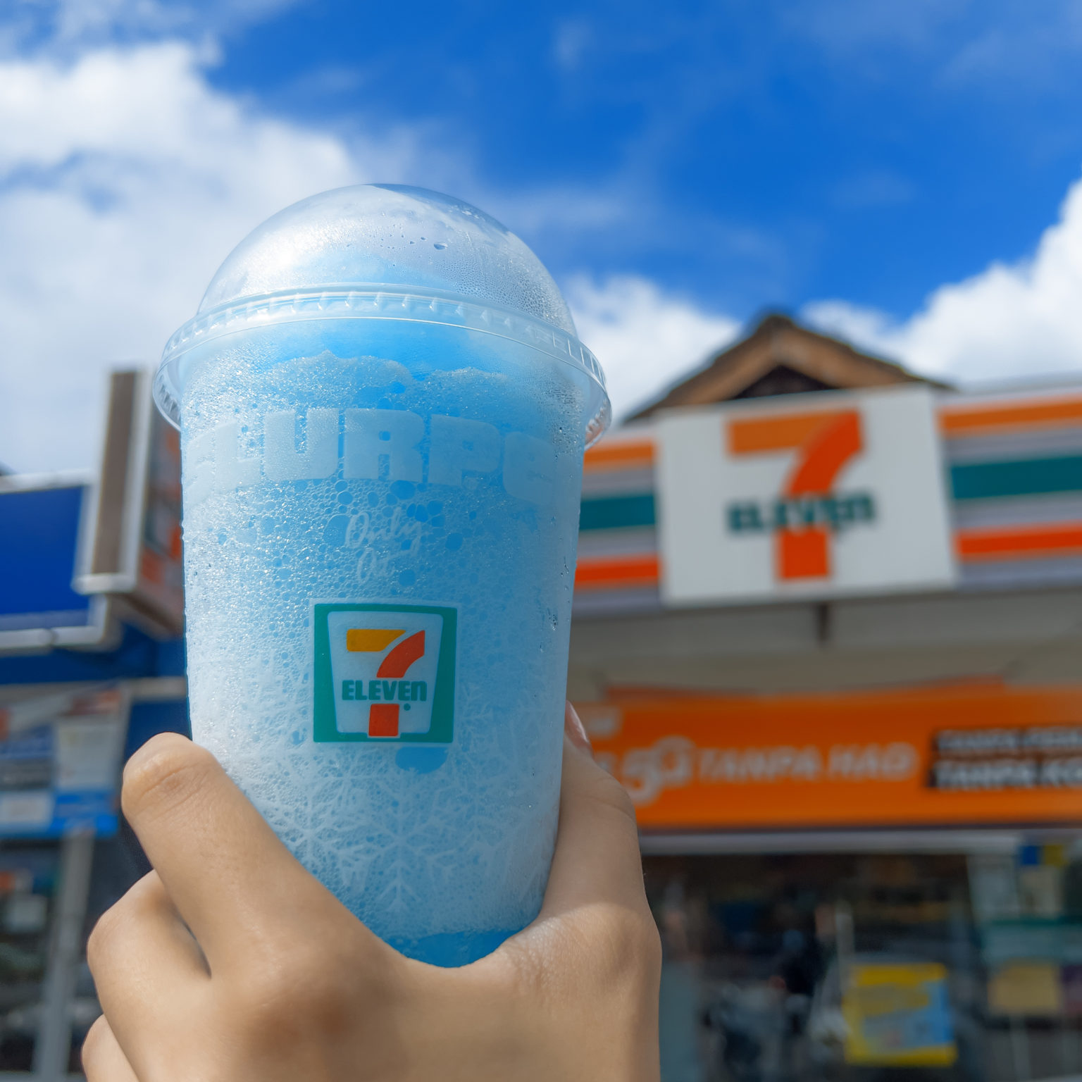 Spotted! NEW Blue Slurpee Mystery Flavour At 7Eleven & We Have No Idea