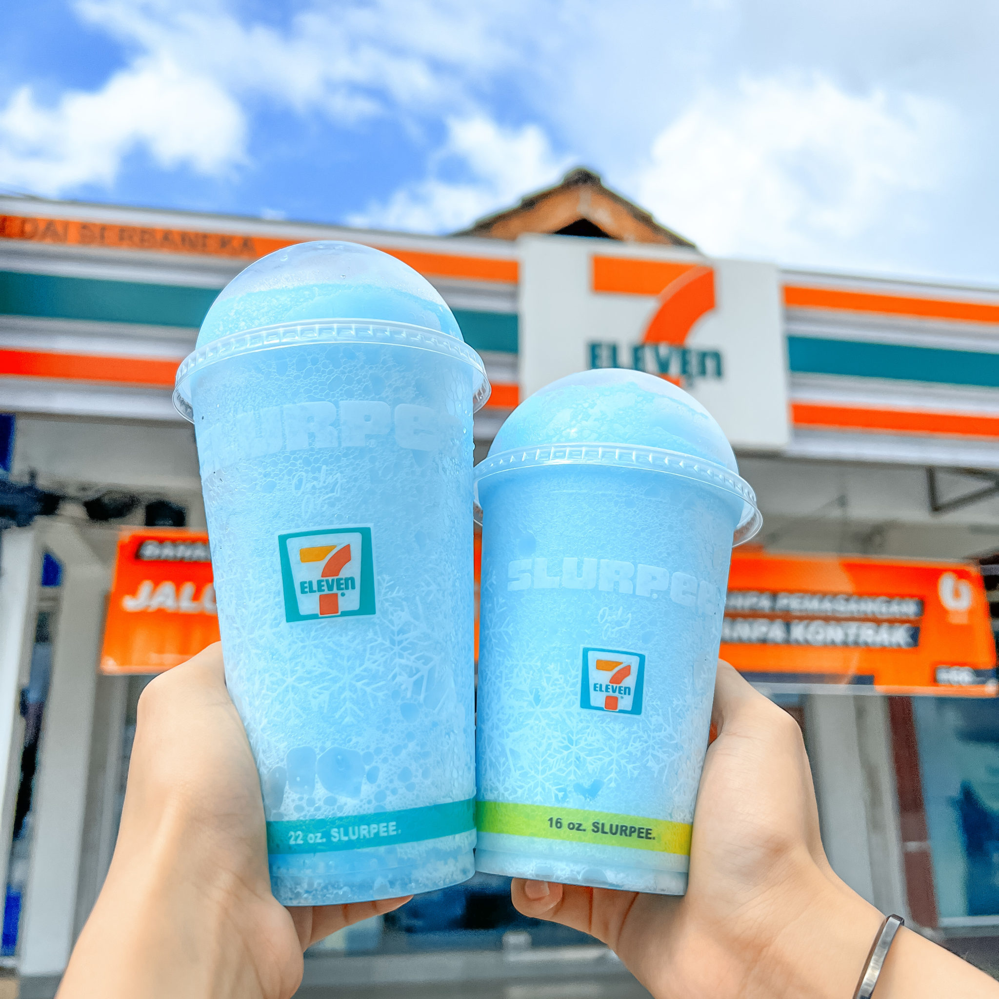 Seven Eleven: This Celebrity Was Spotted Buying A Slurpee (see Pics!).