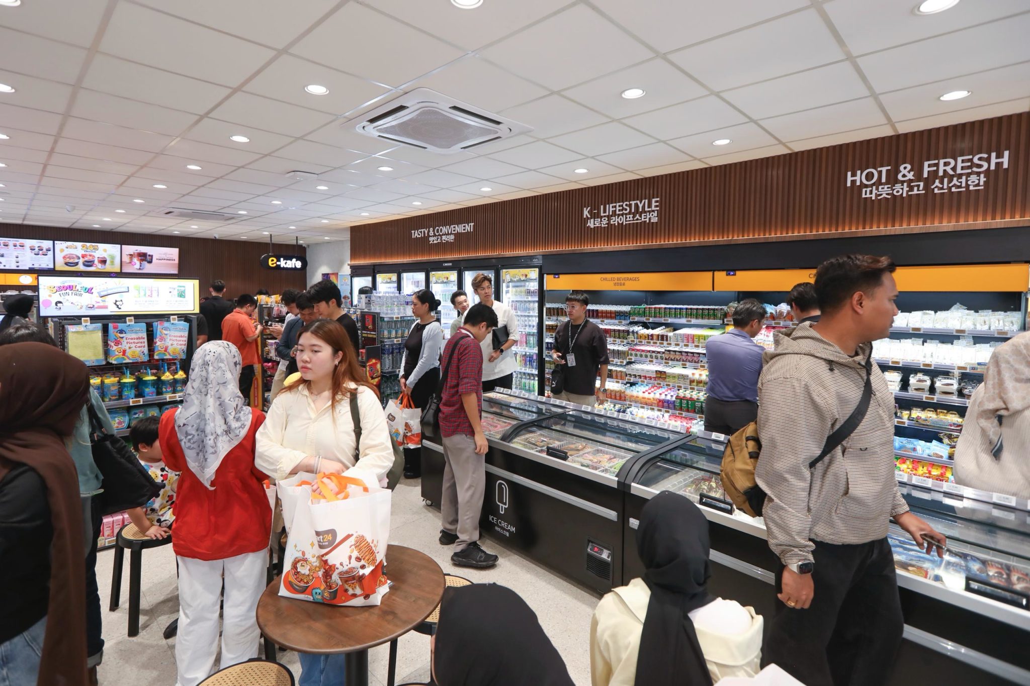 Top In Asia | Famous Korean Convenience Store emart24 Celebrates 100th ...